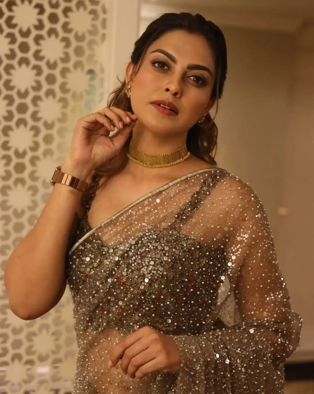 INDIAN ACTRESS ANUSREE NAIR IN BLACK COLOR SAREE SLEEVELESS BLOUSE